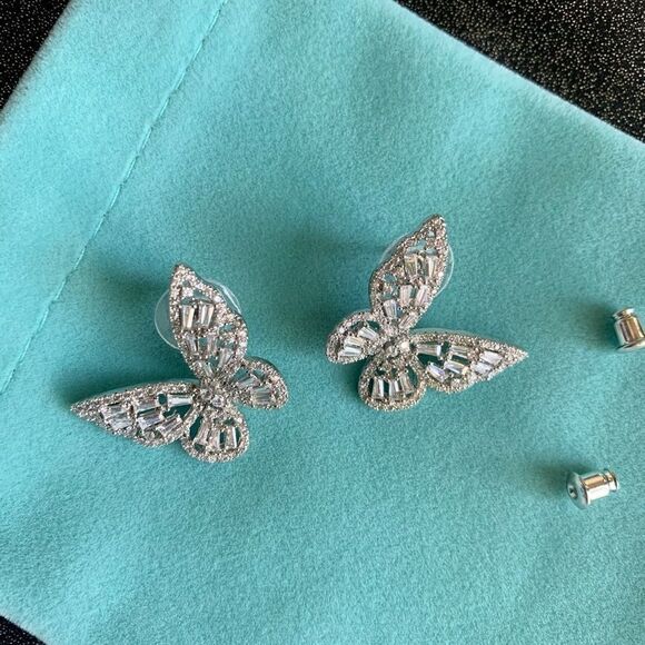 New Stunning Cutout Butterfly and Crystal Earrings - Picture 12 of 13